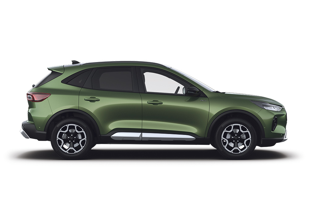 Ford Kuga in Grün. Seitenansicht, stehend vor einem weißen Hintergrund.