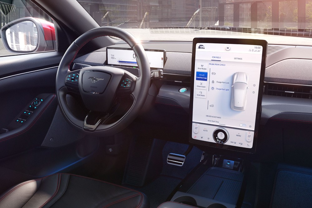 Ein Video zeigt, wie man Ford SYNC 4 bedient.