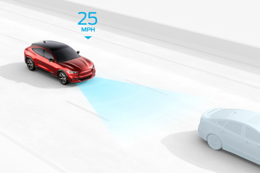 Ford Mustang Mach-E. Illustration adaptive Geschwindigkeitsregelung.