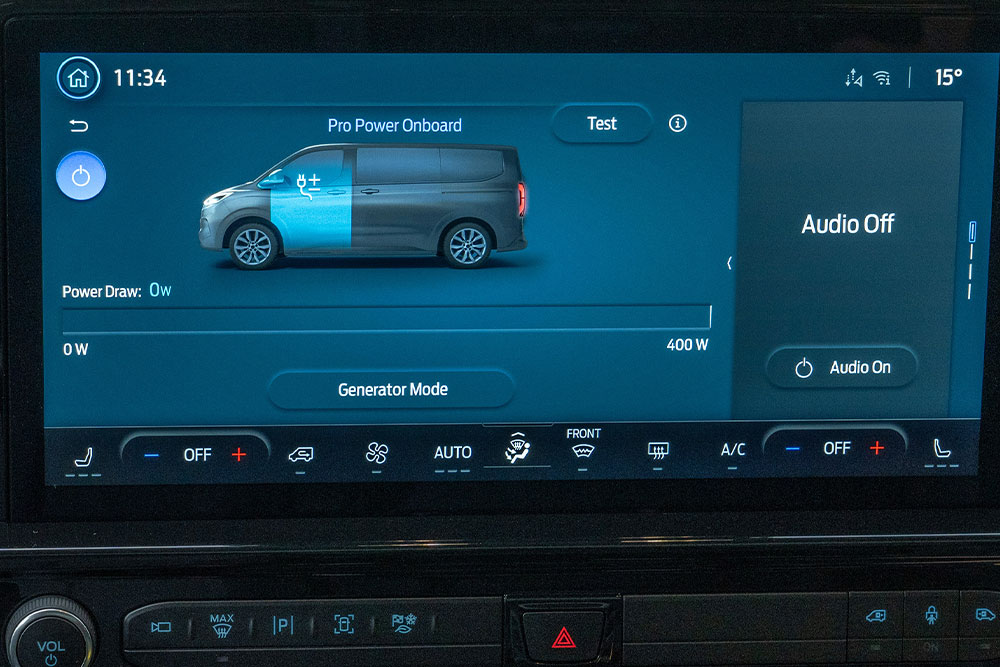 Ford E-Transit Custom Innenraum. Ansicht des Touchscreens mit dem Pro Power Onboard System.