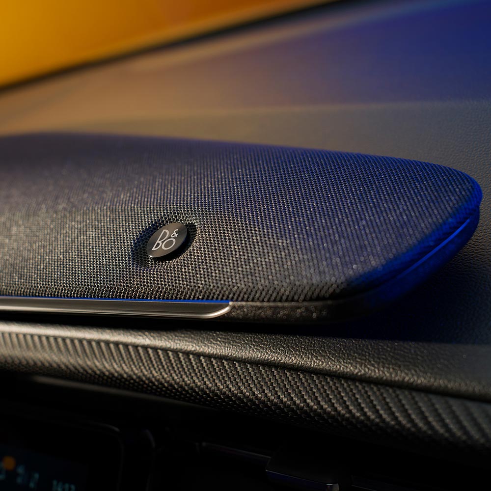 Ford Capri Innenraum. Detailansicht des Bang & Olufsen Soundsystems.