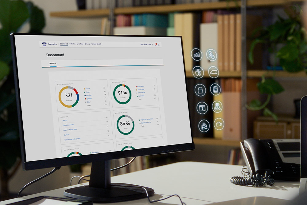 Ein PC-Bildschirm auf einem Schreibtisch mit geöffnetem Ford Pro Telematics-Dashboard.