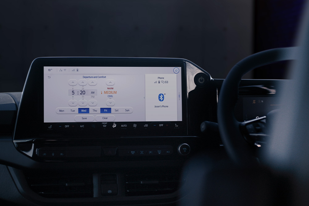 Ford Fahrzeugdisplay zeigt die Verbindung zwischen Smartphone und Fahrzeug.