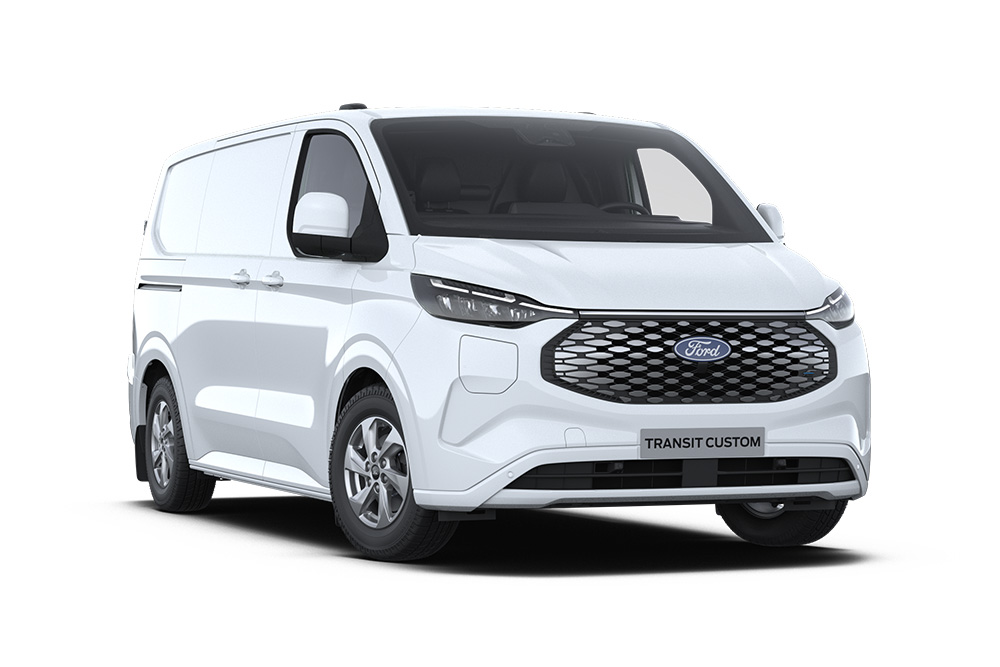 Ford E-Transit Custom Kastenwagen in Weiß. Dreiviertelansicht, vor einem weißen Hintergrund.