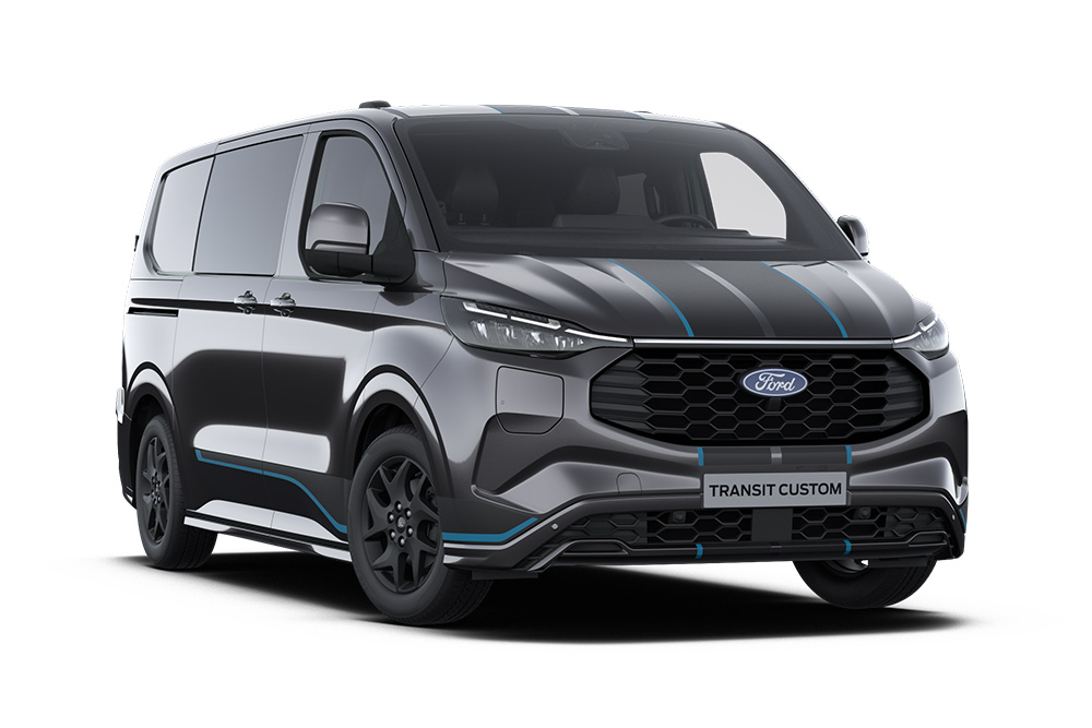 Ford Transit Custom Sport in Schwarz. Dreiviertelansicht, vor einem weißen Hintergrund.