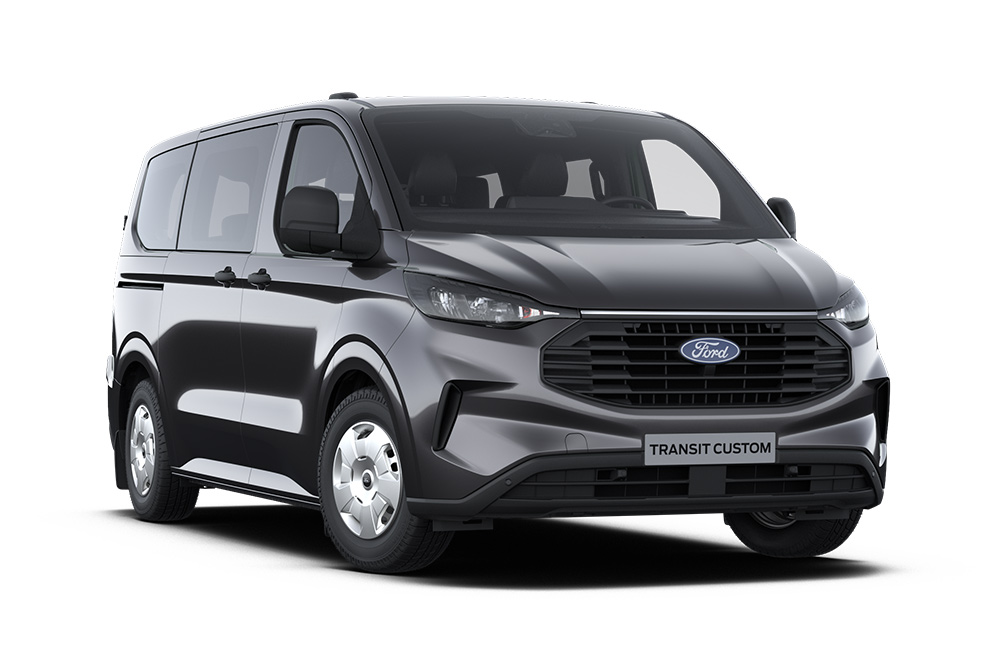 Ford Transit Custom Trend in Schwarz. Dreiviertelansicht, vor einem weißen Hintergrund.