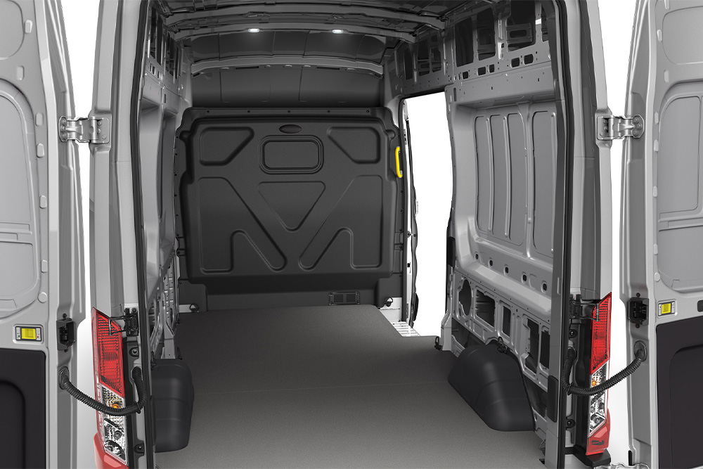 Ford Transit Innenraum. Detailansicht des leeren Laderaums.