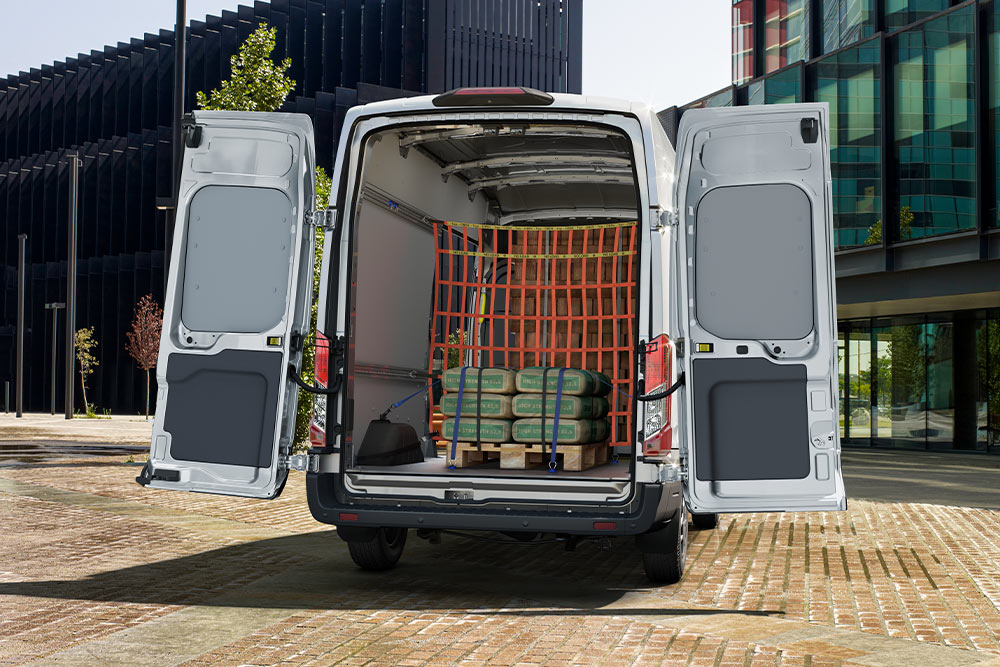 Ford Transit Innenraum. Detailansicht des leeren Laderaums.