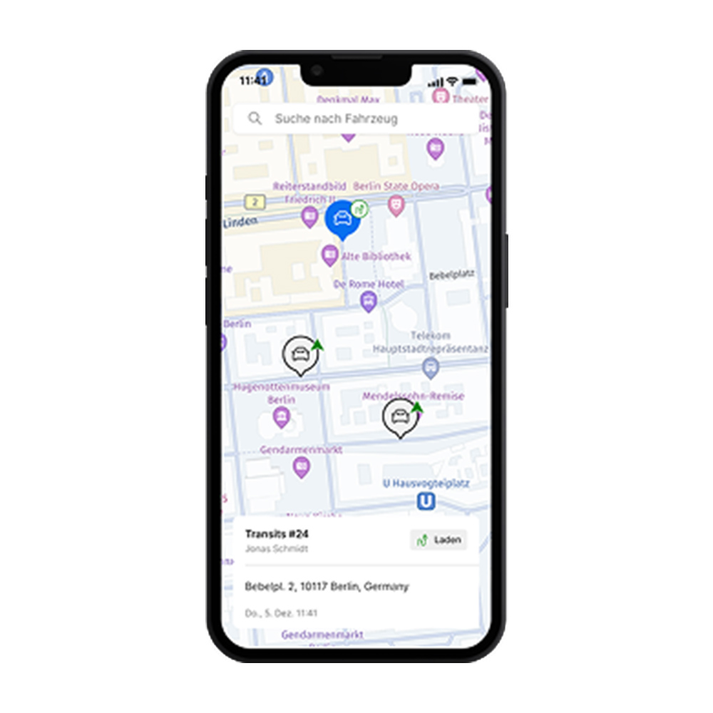 Ford Pro Telematics Drive App auf einem Smartphone. Ansicht der Live-Karte mit drei Fahrzeugen, eines davon hervorgehoben mit Status und Standort.