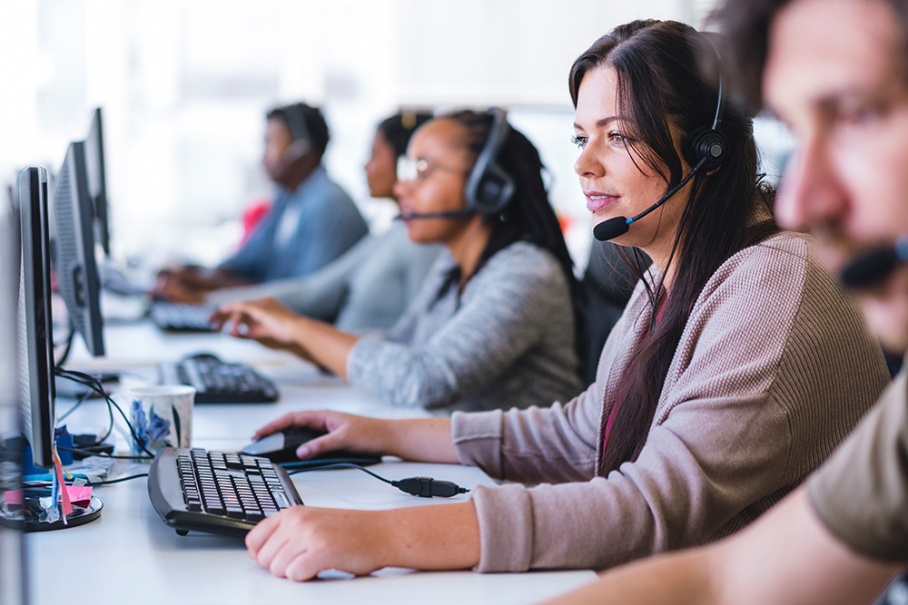 Ein Ford Callcenter-Team mit Headsets.
