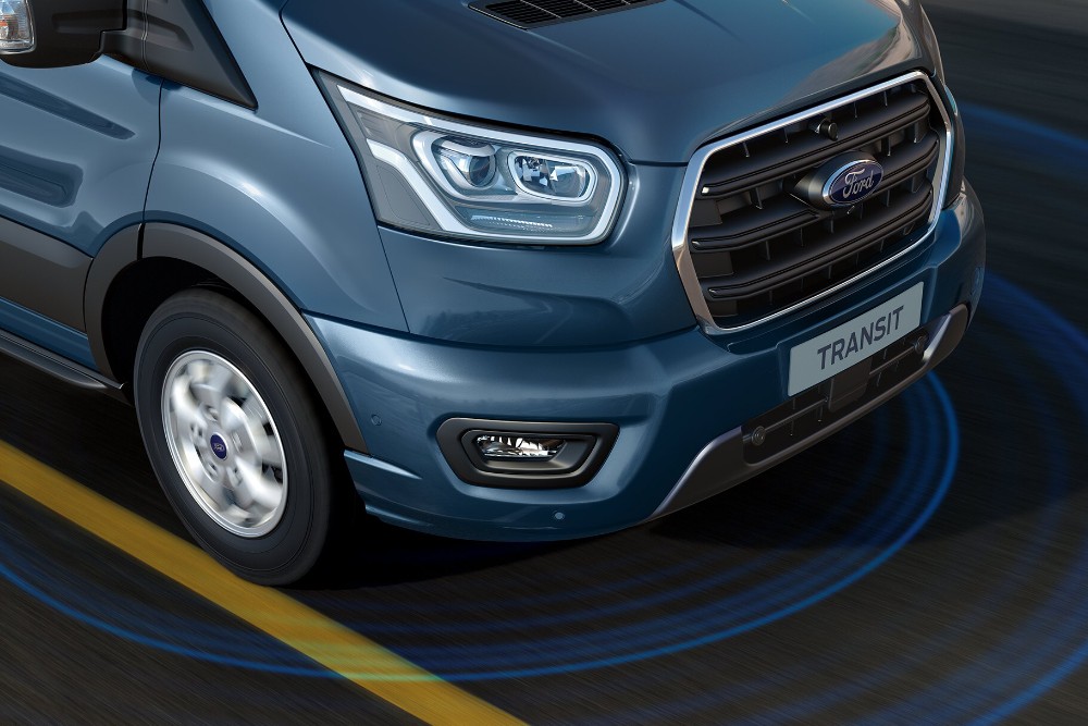 Ford Transit in Blau. Dreiviertelansicht, Illustration Fahrspur-Assistent